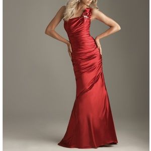 Red Night Moves evening gown/ Prom dress